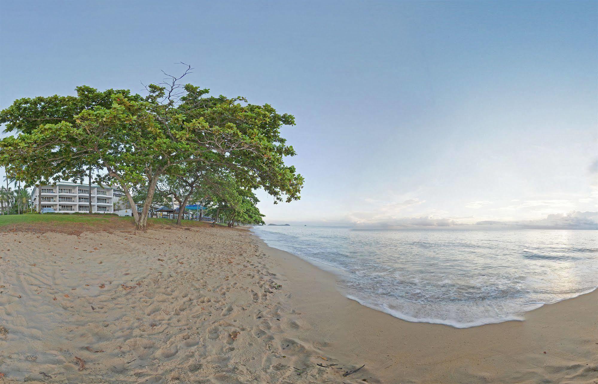 Beachfront Apartments On Trinity Beach Exteriér fotografie